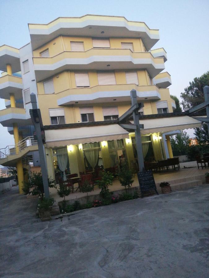 Hotel Albania Golem Exterior photo